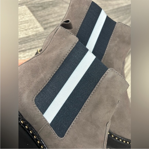 Cecelia New York Gemma Suede Wedge Boots In Gray. NIB. Sz 8.5 & 9 - Picture 3 of 9